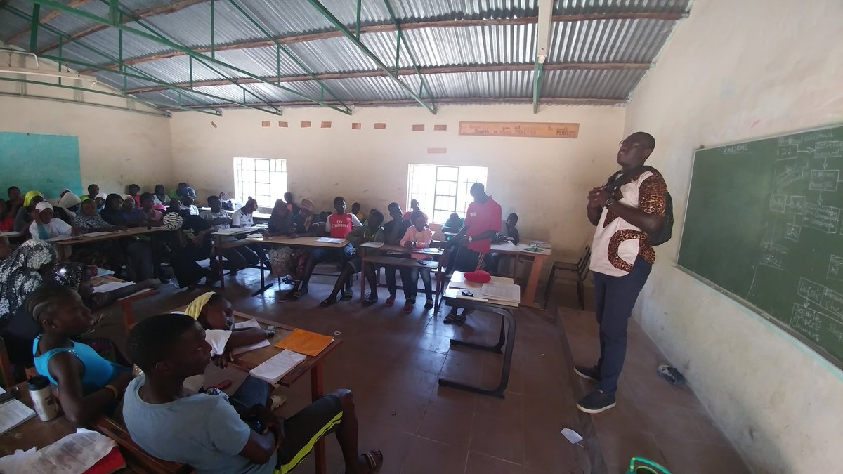 wcrredcross's tweet photo. Yesterday, we received @kanimorry and @LaminGassama13 at #wcryouthbantaba2019, who shared some inspirations with the #volunteers. You're all amazing. We celebrate you. https://t.co/0iXFNbl2SW