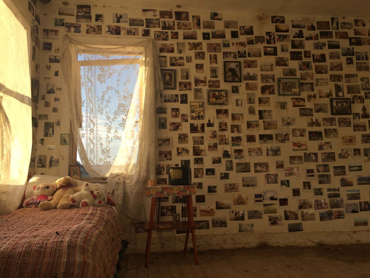 chickeneggfilms's tweet photo. #TheGuardianOfMemory, dir. @Malinkya2015 (World Premiere: @hotdocs) The Juarez Valley, once known for cotton production, is now nothing more than burned down houses, empty towns, and memories. Now, an immigration lawyer fights for the asylum of Mexicans fleeing from violence. https://t.co/Nq5FK2dgn6
