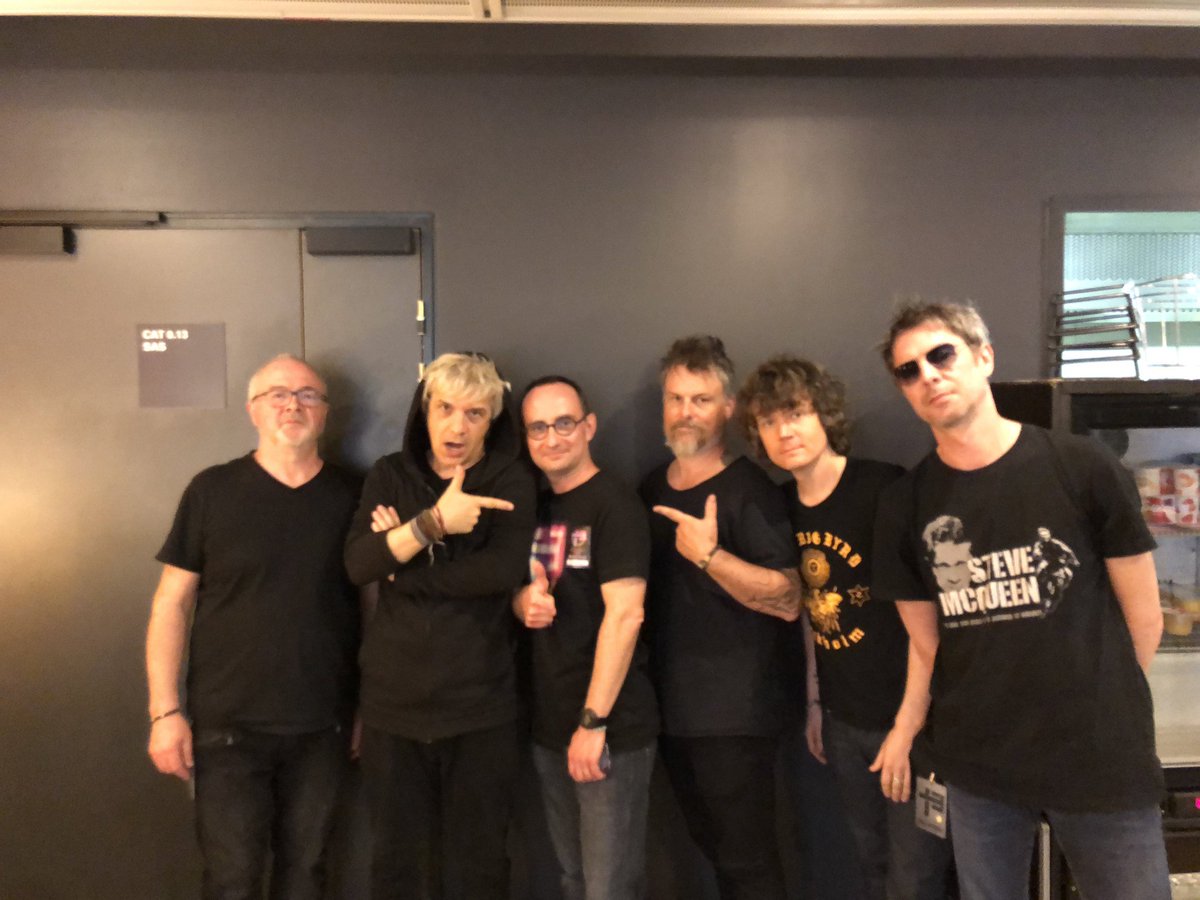 olivierpeutot's tweet photo. Il y a 1 an déjà !!!
Sur la 1ère vague, cette rencontre à jamais gravée ❤
Je ne saurais jamais assez vous dire merci. Je vous Aime 🙏☮😘
Indo4Ever ✊
@indochinetwitt @oLidESaT_ @nicolasirkis #13Tour #album13 #1erevague https://t.co/OnXoDRC5i2