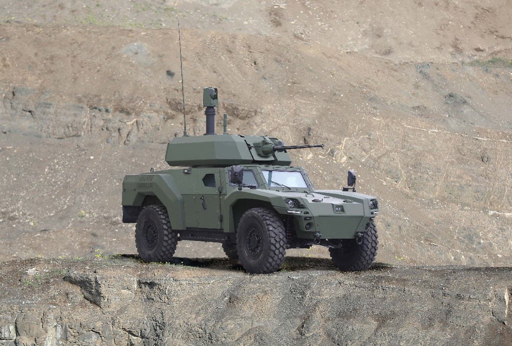 Akrep-II tam şarj ile 250km yol gidiyor Fırsat şarjı ile 15-20dk içinde %20 şarjı yapabiliyor. IDEF’de sergilenecek 90mm top ile araç keşif ve hareket halindeki birliklereyakın atış desteği sağlayabilecek. Aracın Balistik zırh koruma seviyesi COBRA-II ile benzer