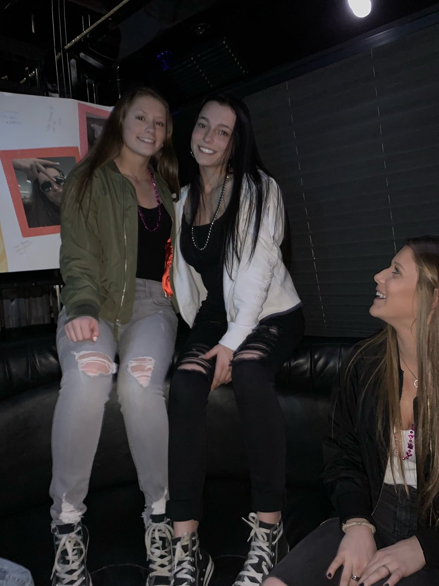 BinnerSydney's tweet photo. happy late bday em!! i forgot to post this yesterday but i love you so much ❤️❤️❤️ see you soon @emmariedel23 https://t.co/Xf5qFPCCdE
