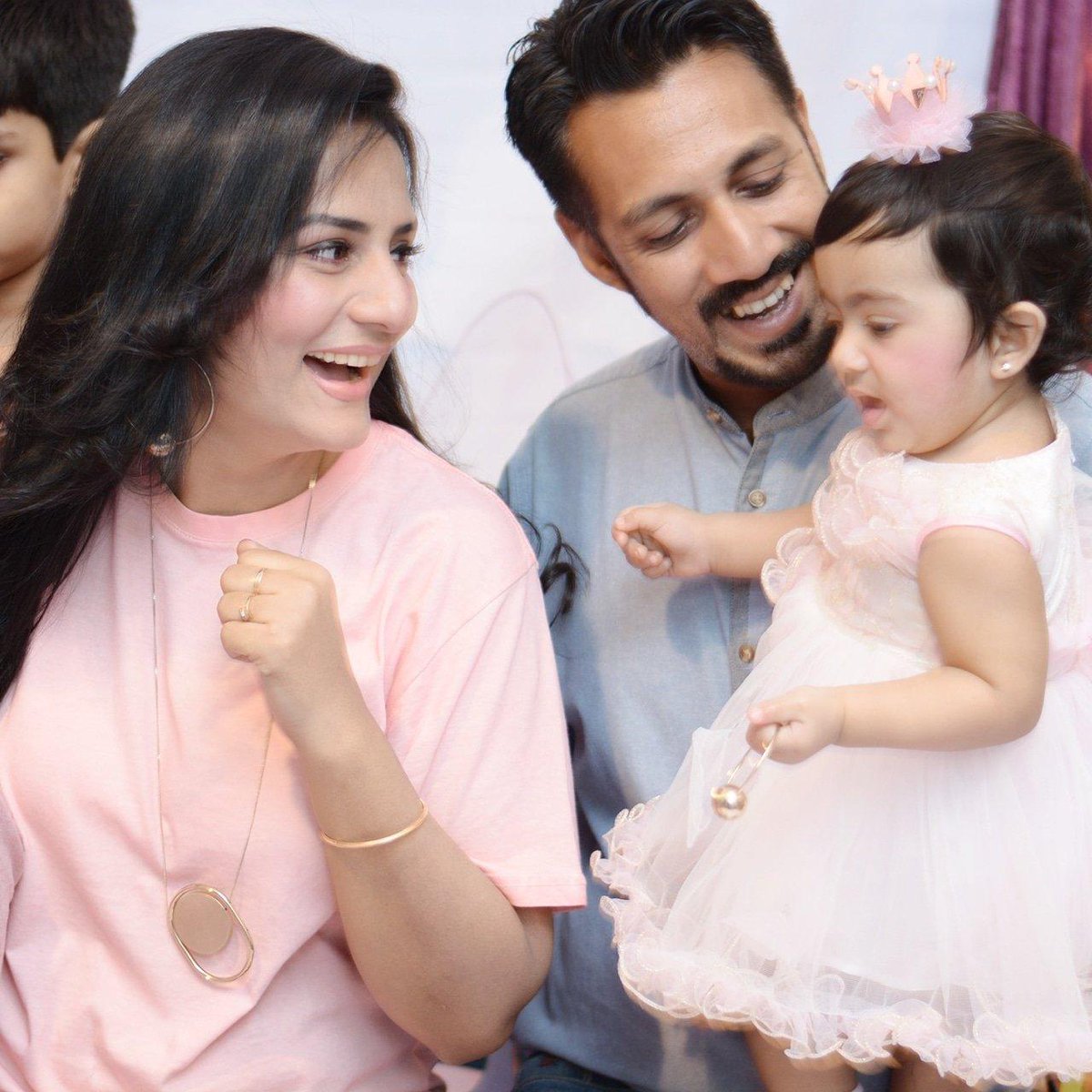 ShowbizAndNewz's tweet photo. Gorgeous @uffairaas with her little Princess #Simrah πβ¨ https://t.co/yFQxNXI7ic