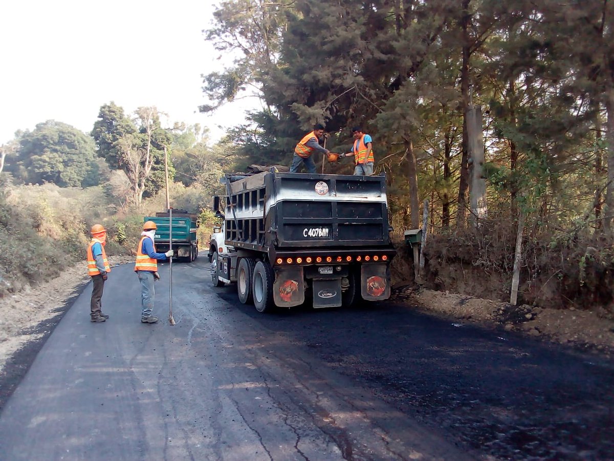 PMTVILLACANALES's tweet photo. #InfoPmtVc

Atención vecinos continúan trabajos de recapeo en carretera que conduce a #SantaRosita, el paso se encontrará cerrado hasta las 15 hrs aproximadamente. 

No olvides organizar tu tiempo y tomar vías alternas.

Por el respeto a tu vida y a la de los demás #PmtVc. https://t.co/FBWASO11aG