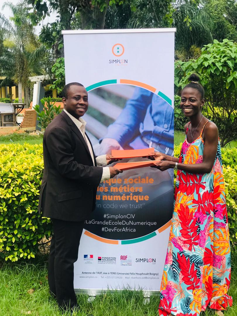 Ce 24 Avril 2019 marque le début d’un partenariat de 12 mois entre <a href="/SimplonCiv/">Simplon Côte d’Ivoire</a>  et <a href="/association3535/">Association3535</a>. Une convention de partenariat à été signé ce jour par Madame @EulalieKouassi représentant <a href="/SimplonCiv/">Simplon Côte d’Ivoire</a> et Monsieur <a href="/RichardSeshie/">Richard K Seshie </a> président de l’ASSOCIATION 35.35.