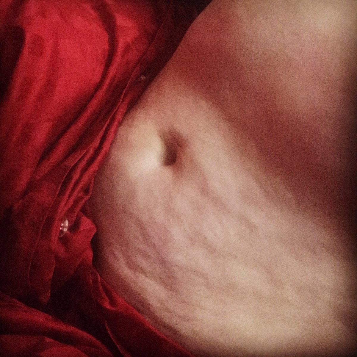 jani_rose_poet's tweet photo. Life grew here. This is where I housed and nurtured the beginnings of 4 lives. The first one grew in my 19th year. A portal from another realm. A gateway to the Bronx. Creativity lives here. They were born of Art, Justice, Fire, Poetry, and Love. #babybag #mothershape #babynest https://t.co/so9OQAGmek