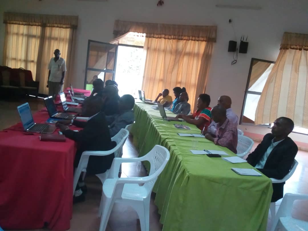 mrmeict's tweet photo. Dans le cadre de la mise en place d'un Système Informatisé de Suivi - évaluation du sous secteur eau, hygiène et assainissement de base la #DGEPA a organisé un atelier de partage et validation du Manuel des Procédures de Suivi-évaluation du sous secteur à @Gitega https://t.co/aGZaOv5y4Z