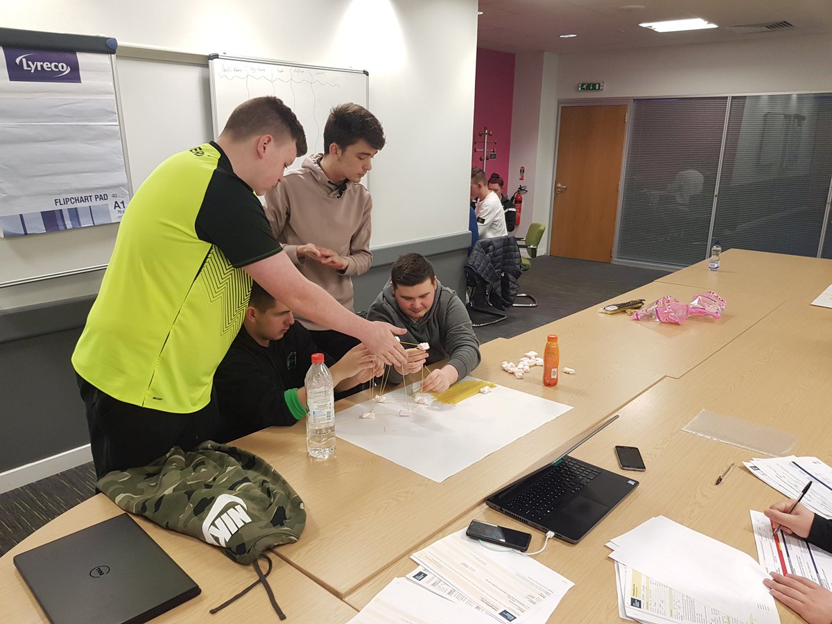 SL_EastWestDun's tweet photo. Great morning in Kirkintilloch with a Teamwork/Communication workshop for our @skillsdevscot Academy! Followed by a really competitive game of 5s ⚽️👍 @ScottMac_SL #meetingnewpeople #TeamworkTuesday https://t.co/3Qk4PeLfuJ