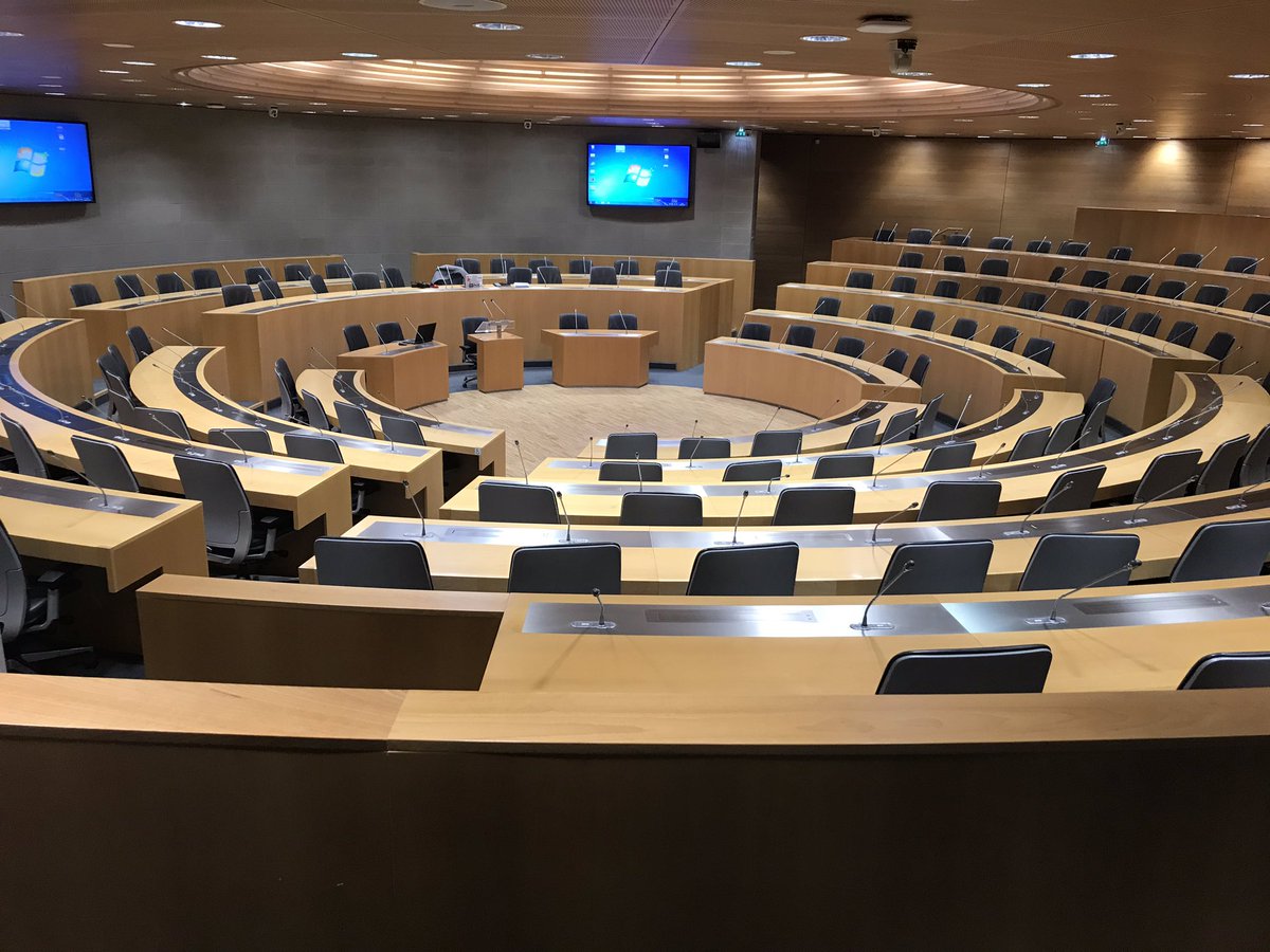 PE_Strasbourg's tweet photo. Parlement des Étudiants Strasbourg  - ULTIME SÉANCE
Maison de la Région 17H : La salle n’attend plus que vous ! https://t.co/edNbydvMS6