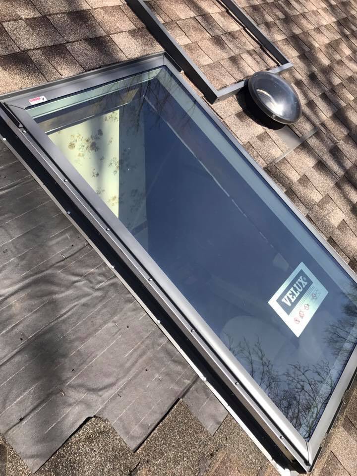 inc_eduardo's tweet photo. Conserve energy, cut costs &amp; let more light in! Here's a .@VELUXAmerica skylight install over an upstairs bathroom that adds more natural, white light &amp; reduces the need for more artificial yellow or florescent light. Interested in learning more? #HomeImprovement #Skylights #ct https://t.co/vXPPe1HjbV