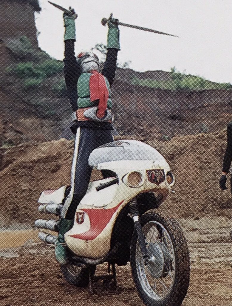 仮面ライダー」より2号ライダー サイクロン号アクション写真…第41話