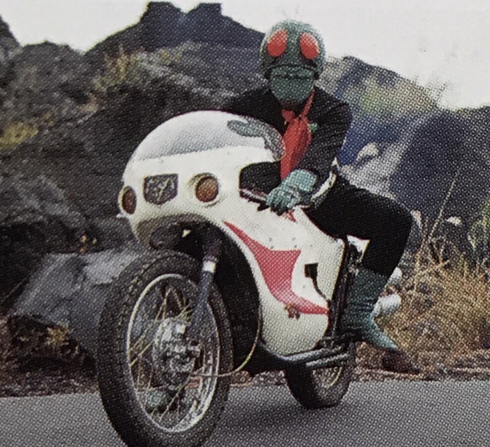 サイクロン号に騎乗する桜島1号…