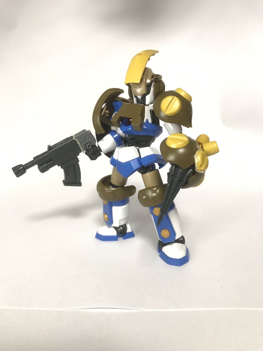 NowTkc's tweet photo. ちょこっといじる。
スキャターガンはマガジン下向きが好きマン。持ち手はオートマチックガンで。
左手にはパイルバンカー的なものを。
うーん、ゴテゴテしてきた。
#LBX
#LBX_AxD https://t.co/eQ9iyK2fOF