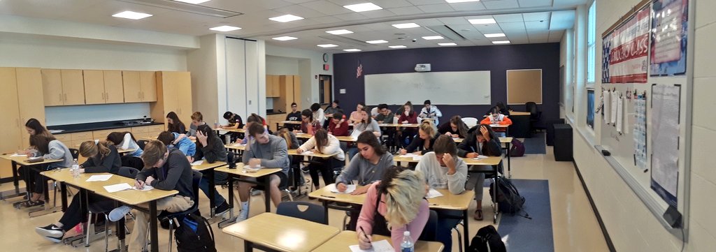 RAPLewis's tweet image. Proud of these @Lkwd_LHS seniors for getting up early to take a full length #APGov practice test #WednesdayGroup
@Lkwd2019
Also... #MegaRoom 🧐