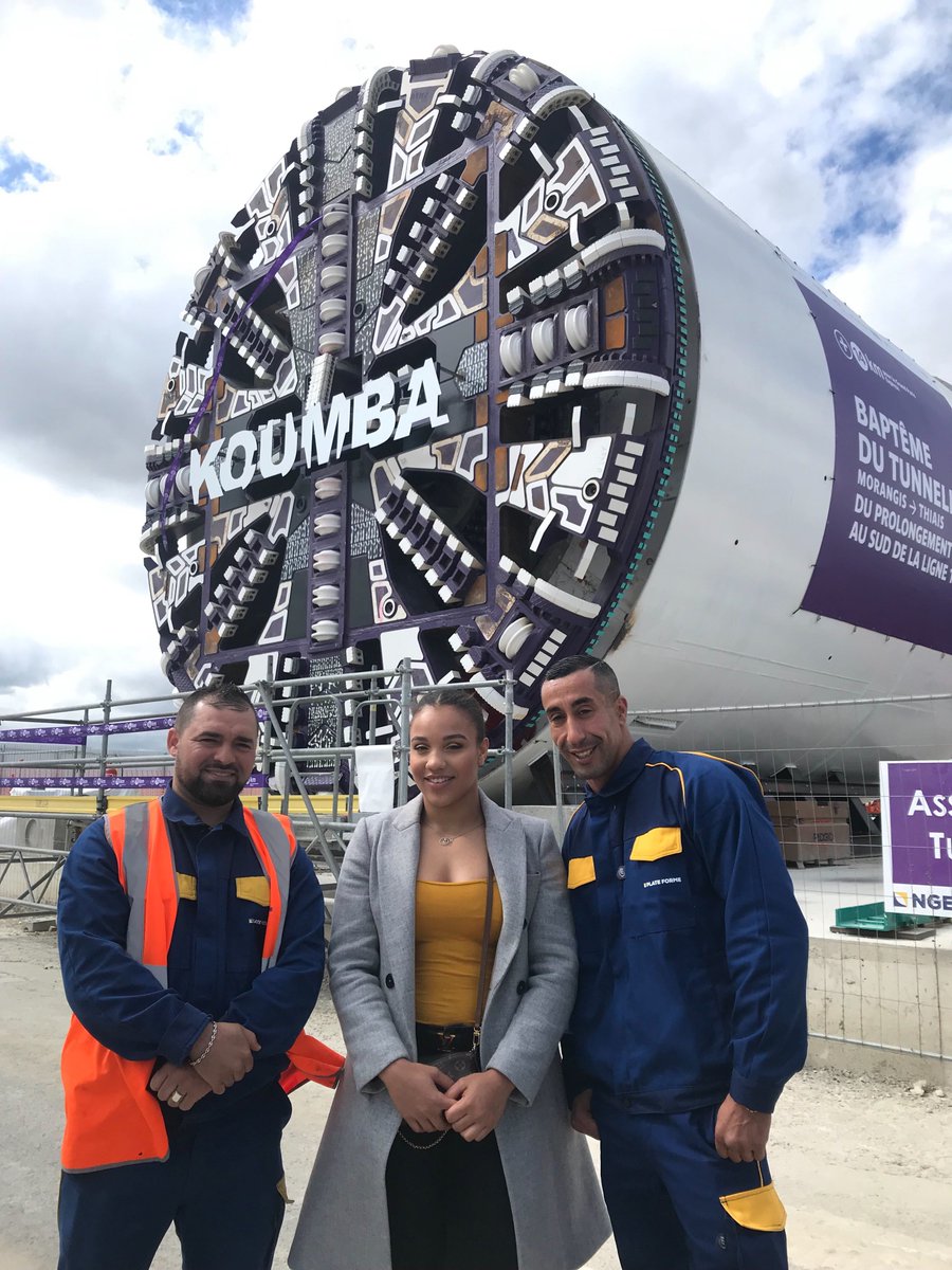 Conformément à la tradition, le 2ème tunnelier du prolongement de la #ligne14 du <a href="/GdParisExpress/">Grand Paris Express</a> a reçu le prénom de sa marraine, la Championne <a href="/KoumbaLarroque/">Koumba Larroque</a>.
#GroupeNGE #GrandParisExpress #TransportsIDF #RATPgroup #Ligne14 #ProlongementSudLigne14 #LekAndSowat #LekSowat