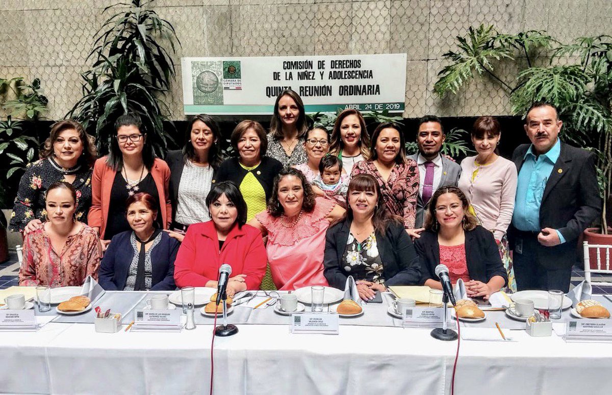 Empezando el día en la Reunión de Comisión de Derechos de la Niñez. <a href="/GPPRIDiputados/">Diputadas y Diputados Federales PRI</a> #CdMx #CámaraDeDiputados #Coahuila