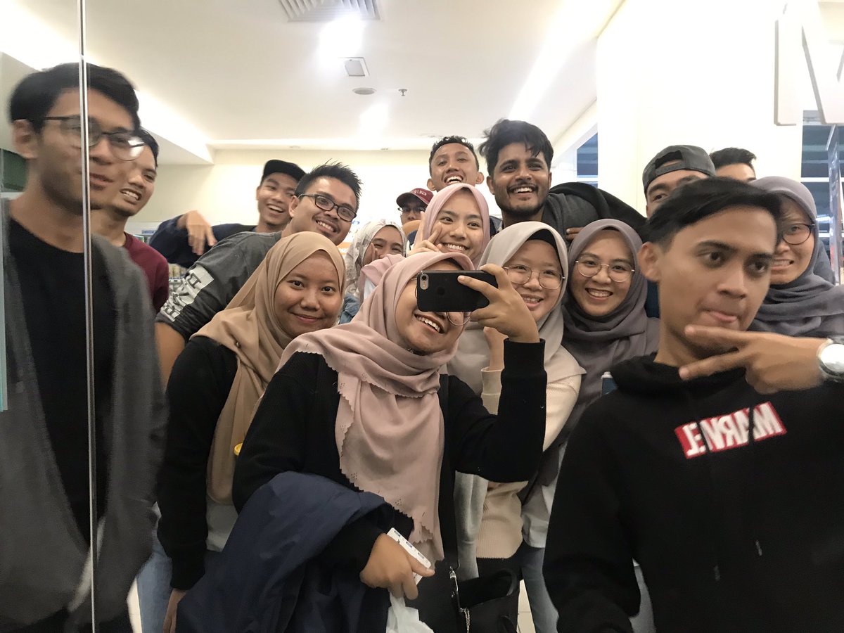 ainuralyaaa's tweet photo. Tengok endgame sebab nak support haikal, macam haikal yang buat movie tu 😭😋 #dc4eva https://t.co/KSrs0WPYxx