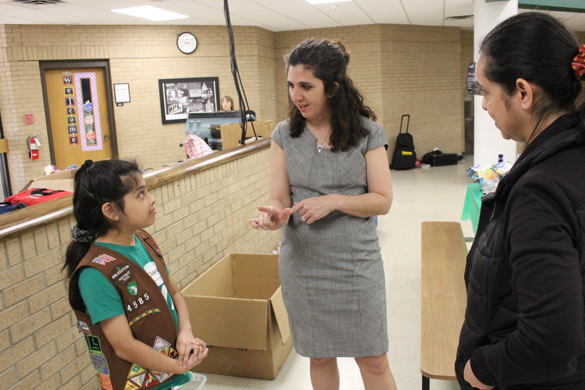 GSAmeliaM's tweet photo. The awesome @TexasOncology surgeon Katrina Birdwell inspired 80 #GirlScouts at my prosthetic engineering badge workshop last weekend. She spoke about medical school, being a surgeon and amputation. #STEM #LLAM https://t.co/tU5apEEtzS