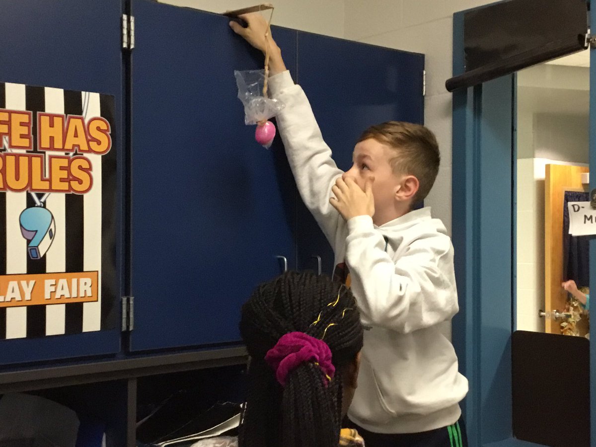 brgolub's tweet photo. Do you know what a carom is? Students are learning about potential and kinetic energy with a bungee. #Brookridge512 #fortheloveof5th https://t.co/XbdrNhc2X8