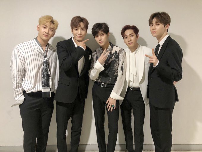 Группа nu est. Корейская группа nu'est. Группа nu est 2021. Nuest группа участники. Группа nu’est 2020.