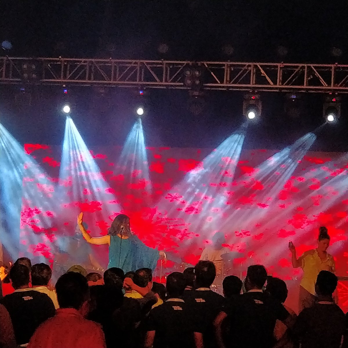 ramask's tweet photo. Its Party time at #manthan2019..  with @sonamohapatra..  time to enjoy success and prepare for greater heights. 
 @OMRcat @SiemensPLM_IN @SuprakashCee @tdkarthik @AnanthSampath @SoundSoundar https://t.co/j08Nxl09FK