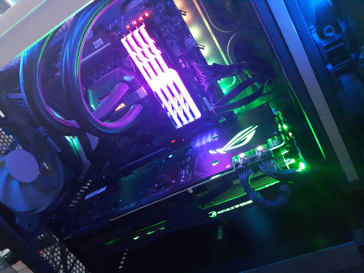 LongTermLuke's tweet photo. A thing of beauty... my custom built beast!!
#Corsair #Asus #RTX2080TiOC #Msi #Elgato #Gskilltridentz #Intel #Samsung #Mixer #Mixerstreamer #Hashaholik #Gamer #PCGamer https://t.co/tNNIvKLSe0