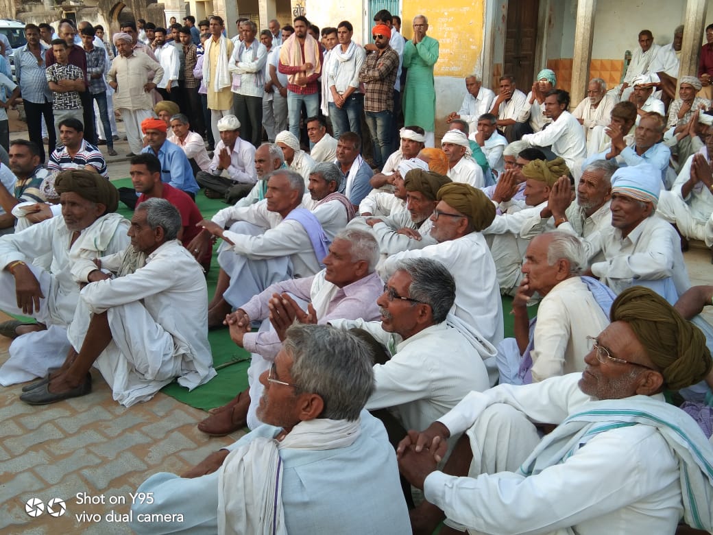 MPSumedhanand's tweet photo. आज खंडेला विधानसभा के पंचायतों के कार्यकर्ता जोश एवं उत्साह के साथ समर्थन दे रहे हैं,धन्यवाद।
कांग्रेस कभी भी विकास के नाम पर चुनाव नहीं लड़ सकती।60 साल तक देश को लूटा है।
आइए सभी समाज एक होकर ऐसी पार्टी को उखाड़ फेंक दे।
नहीं तो यह पार्टी देश को खोखला कर देगी। @BJP4Rajasthan https://t.co/8R25aMOp4P