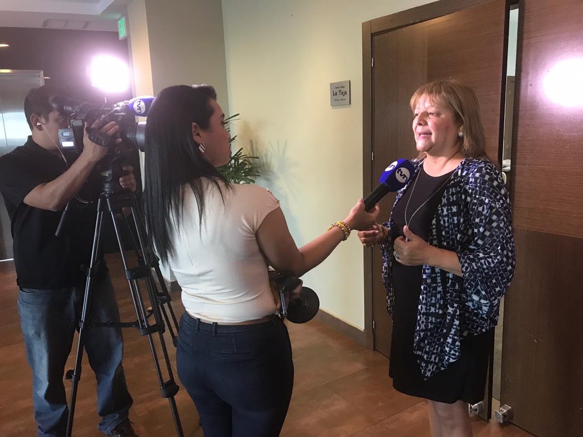 espacio_CAB's tweet photo. Nuestra Secretaria Ejecutiva, Dra. Delva Batista Mendieta (Izq.), y el Profesor José Frias, Director de Programas de Educación, brindan entrevistas a @tvnnoticias sobre la importancia de esta reunión y los avances que se pretenden conseguir. #ESINED https://t.co/FWERwM0J17