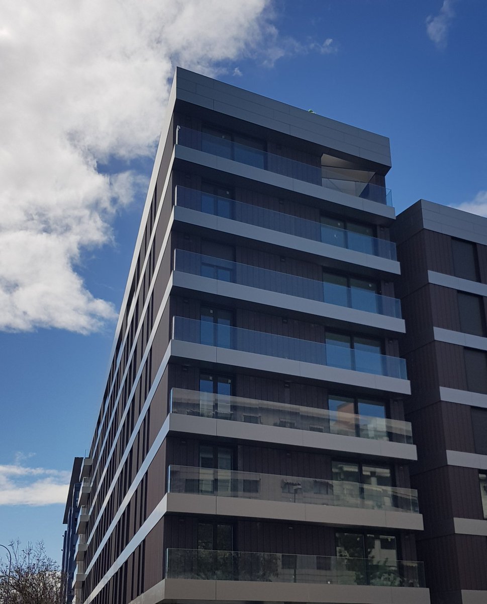lolarobador's tweet photo. Clase magistral a cargo del arquitecto Harald Schönegger en el edificio Forestier de San Bernardo. 
Cuidando los detalles, buena arquitectura y defensa de la calidad. Una ética de la edificación. Por los futuros moradores y por la propiedad. GRACIAS

#Eddea https://t.co/HoJTOhk95B