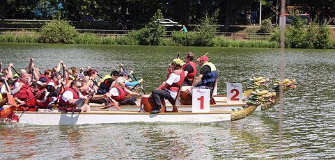 CosmestonDBF's tweet photo. Get together with family, friends and colleagues and let’s Race the Dragon, Dragon Boat Racing is the ultimate team building experience
https://t.co/JYeVgiXLfI 

#penarth #cosmeston #cardiff #teambuilding #fundraising #charity #funday #family #corproateevent #corporatechallange https://t.co/HTYHgRXtMc