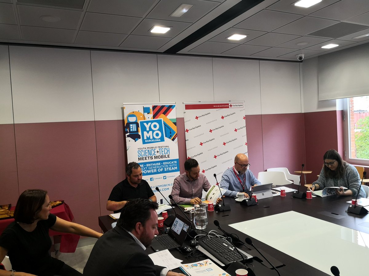 CRE_SDigitales's tweet photo. 1. Acabamos de celebrar en la sede de @CruzRojaEsp una reunión organizada por @yomobcn. Una cifra: más de 22.000 jóvenes se dieron cita en la pasada edición de #YoMoBCN @GSMA https://t.co/rSuIzWjLNU