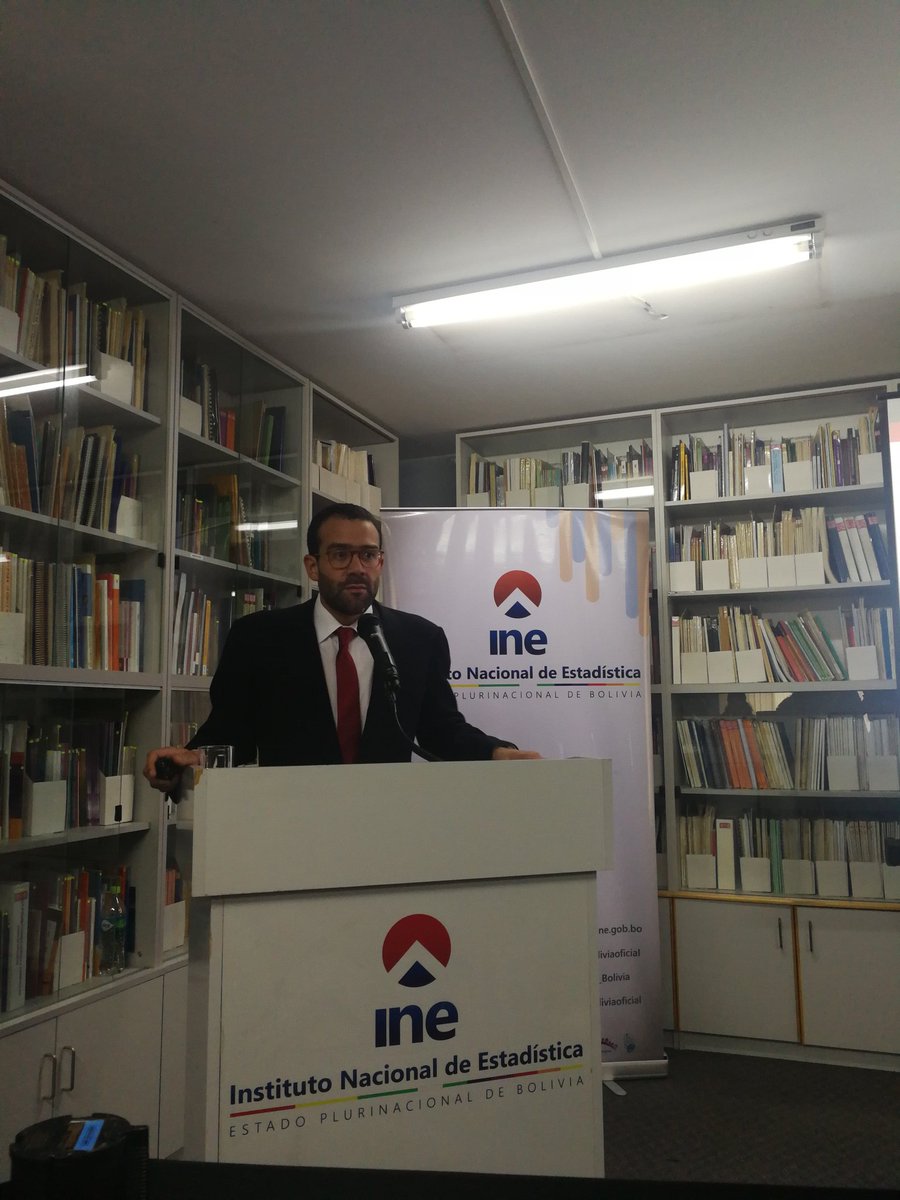 INE_Bolivia's tweet photo. #Ahora | El Director del Instituto Nacional de Estadística, @SantiagoFarjat, explica en conferencia de prensa los factores que incidieron en el crecimiento económico registrado en en 2018.
#INEBolivia #PIB2018 https://t.co/lZ9si6k5gu