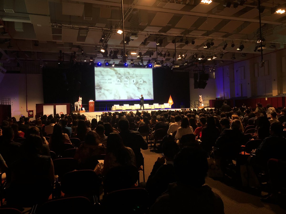 udelima's tweet image. #CONIIDS2019 Roberto Corbelli, invita a los participantes del @ConiidsUlima a salir de su zona de confort, atreverse a rehacer y a rediseñar.