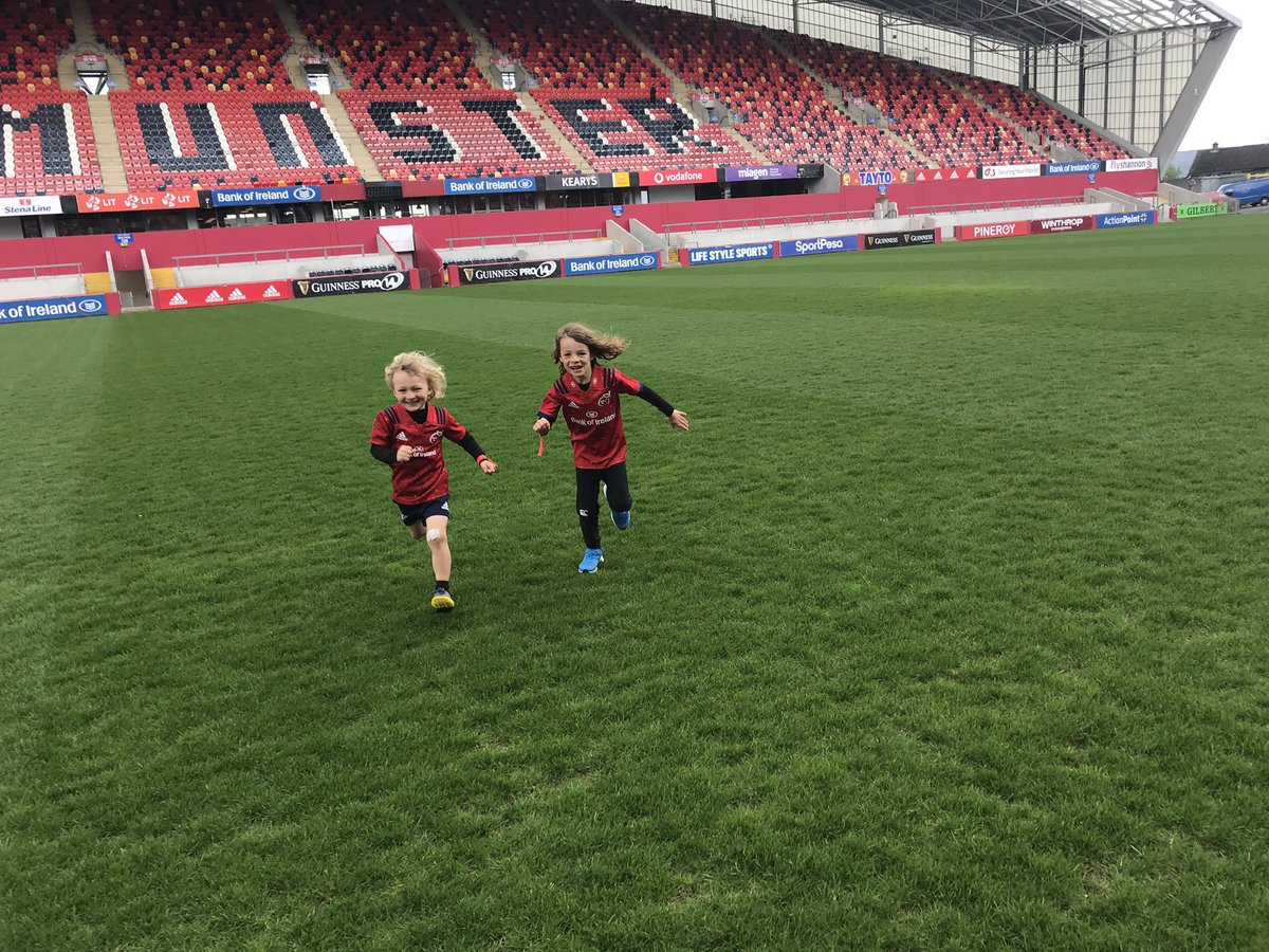 EoghanCasper's tweet photo. Great fun running the pitch of Thomond Park with @FionnJules https://t.co/pbH29DsG8Y