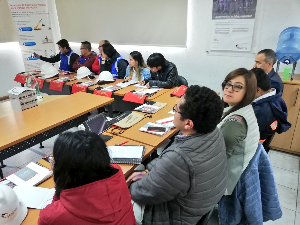 RSQuito's tweet photo. ¡Iniciamos #VisitaRSE en @HolcimEcuador! Visitamos las instalaciones de la empresa ubicadas en la cantera Pifo, para conocer sus buenas prácticas ambientales y su compromiso por un #QuitoResponsable y sostenible. https://t.co/wIAHtzcS8y