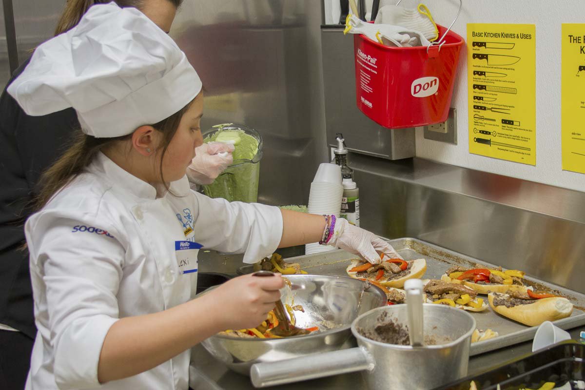 NewsFromCCT's tweet photo. Woodland elementary students recently competed in the Future Chefs of America event by cooking their own recipes for judging and enjoyment. https://t.co/IVVV4q6RUG
#WoodlandWa #WoodlandSchoolDistrict #WoodlandElementary #FutureChefsOfAmerica #WoodlandHighSchool #Sodexo #Cooking https://t.co/vvIhv6VSFT