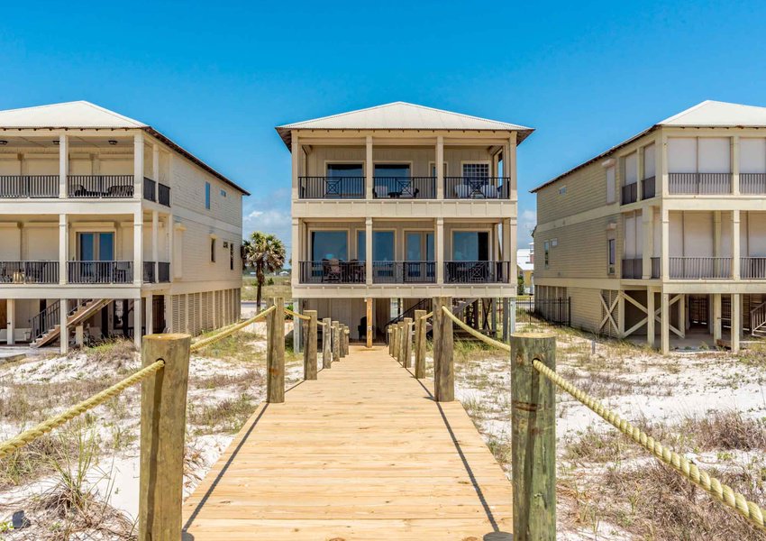 GoSouthern's tweet photo. #HangoutFest is going to be an #Epic #MusicFestival. The most epic festival of the year should be enjoyed in the most epic digs. Ditch the #Hotel and #RentTheWholeHome in a Southern #VacationRental!➡️https://t.co/AoiMvQ3rse
#BellaBleu #BeachNut #SummerBreeze #Caribe #GulfShores https://t.co/iAcBNKYEhe