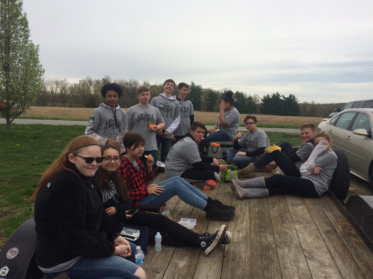 SSDeptGMS's tweet photo. Lunch time at Zerkle Cemetery. #USD19 https://t.co/S4SGDbhTbF