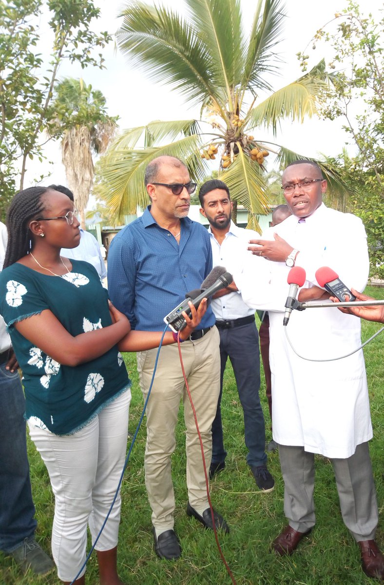 msp_burundi's tweet photo. #Burundi Dr Thaddée NDIKUMANA Ministre de la Santé Publique et de lutte contre le SIDA promet d’appuyer @Siphar pour promouvoir la fabrication locale médicamenteuse https://t.co/KbgNRvHyhx