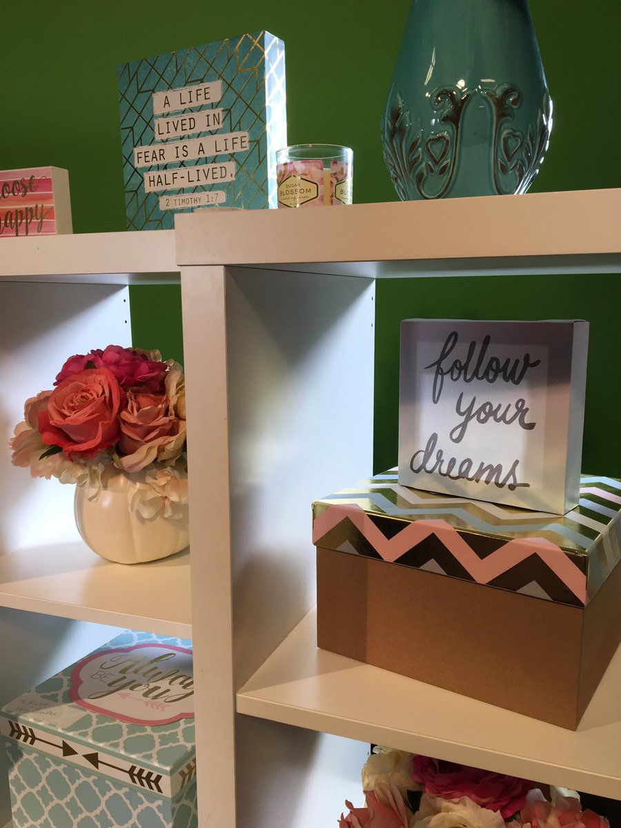 OHSKnightMedia's tweet photo. They have lovely floral props for the miniature advert set — going live in T-Minus five minutes 🕝👏🏽@therealmomkit #ebercide https://t.co/Ub8cPoRWDL