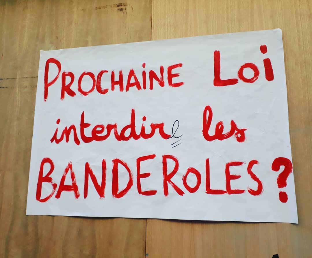 cametoulouse's tweet photo. C'était le 9 février à #Toulouse lors de l'#acte13 des #GiletsJaunes, depuis c'est le cas chaque samedi avec confiscation des banderoles par les BAC, n'hésitant pas à interpeller et à disperser la manifestation à l'aide de grenades lacrymogènes et de désencerclement. #banderole https://t.co/IBjfXJcMIS