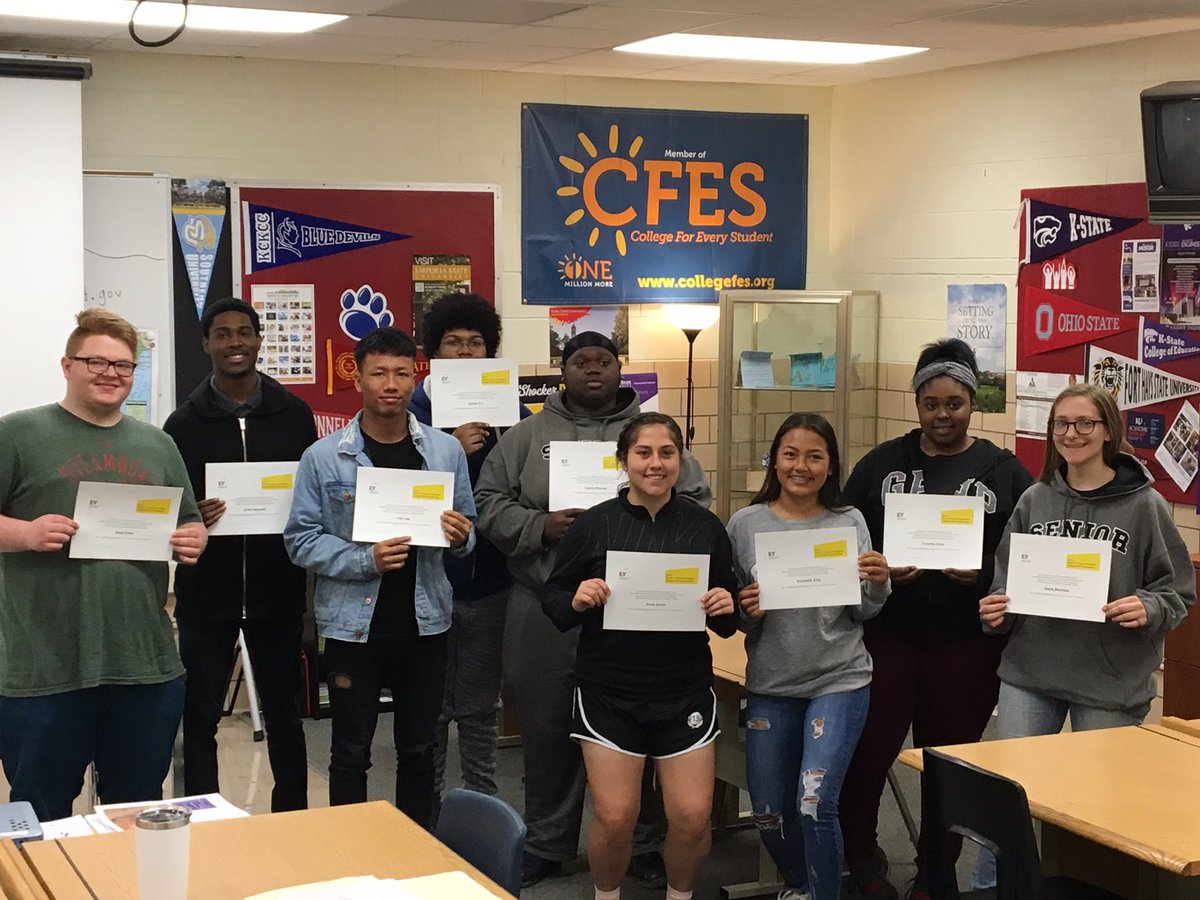LeslieSimons10's tweet photo. Congratulations to these Washington High School seniors on being awarded the 2019 Ernst & Young’s College MAP scholarship! #youngandeducated #washhouse2019 https://t.co/i9KPYBaD1O