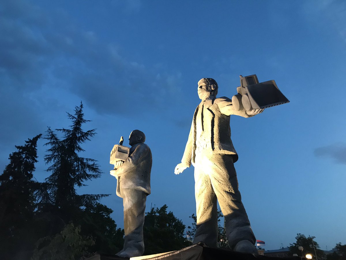 dino__je's tweet photo. Otkad je sveta i veka i nas, najveće protuve prigrabe vlast...
#1od5miliona
#nasgrad https://t.co/fCFf1M4A4Y