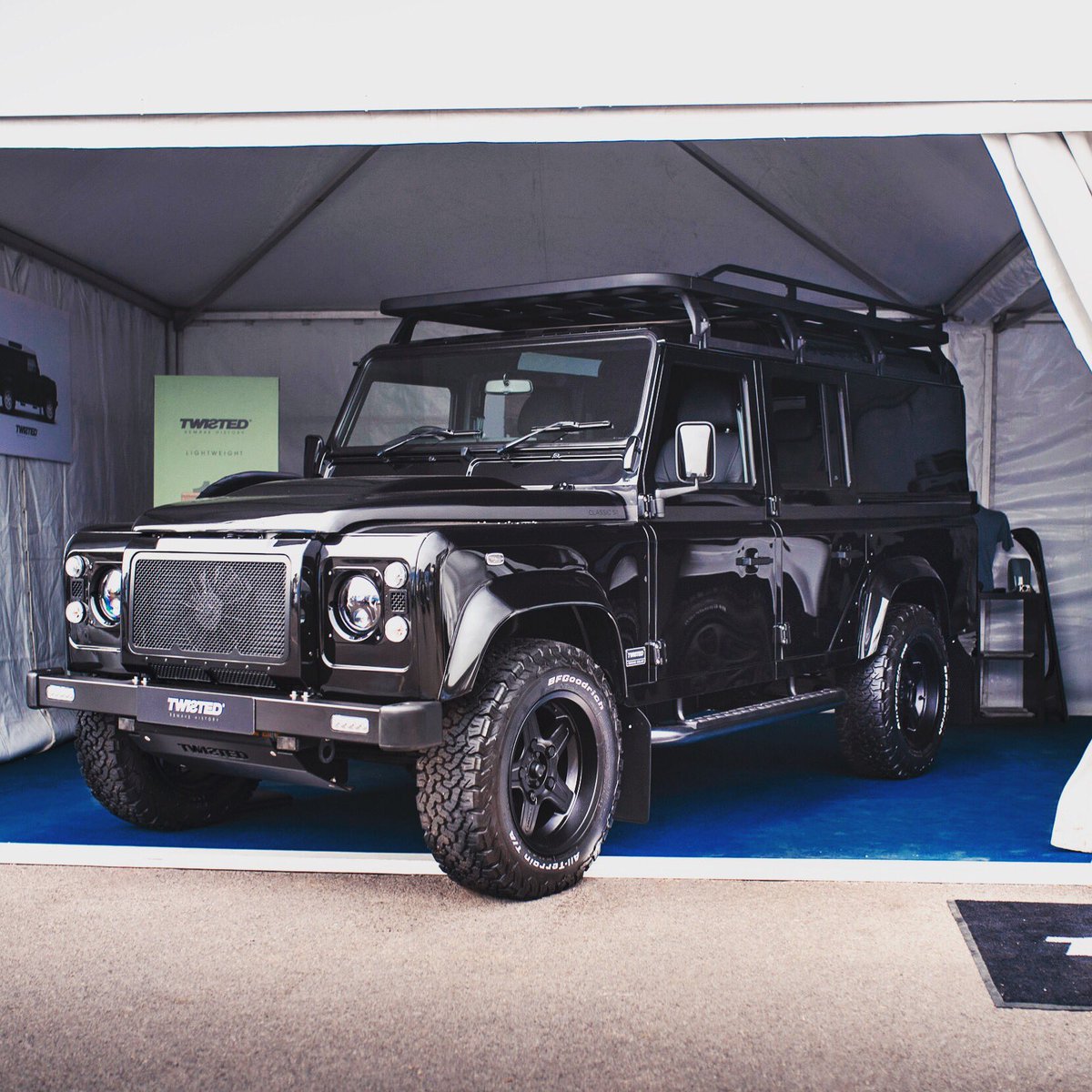 charlesrfawcett's tweet photo. Santorini Black 110 Utility with a roof rack... anything cooler? #twisteddefender #twistedautomotive #defender #landrover #landroverdefender #yorkshire #handmade https://t.co/hhWvTpbeOL