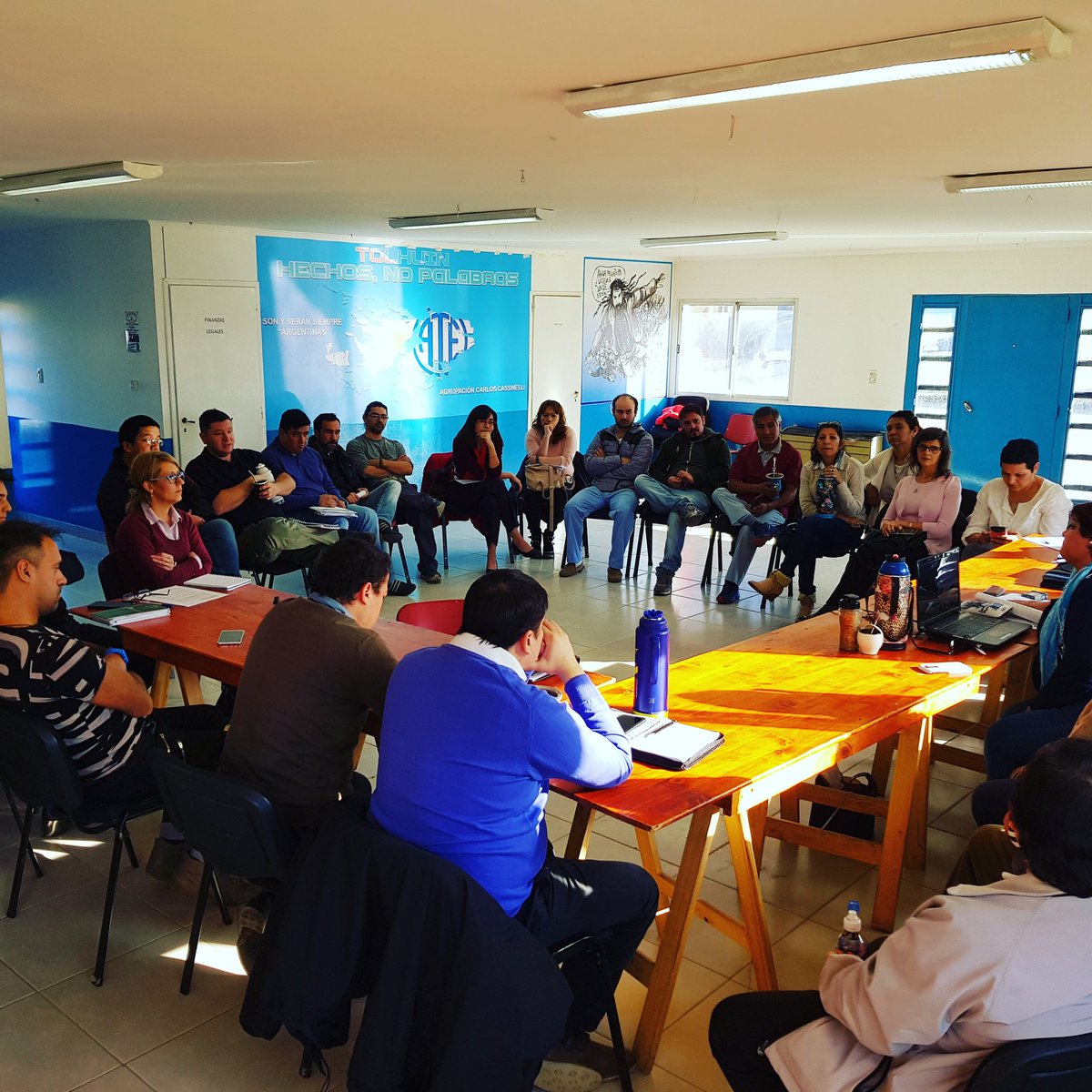ate_prensaush's tweet photo. AHORA: Reunión Provincial en la sede de ATE Tolhuin,  entre los  licenciados, tecnicos y enfermeros y los representantes del Ejecutivo Provincial, trabajando en la creación del escalafón profesional de salud. https://t.co/ZpDvgpAvRR