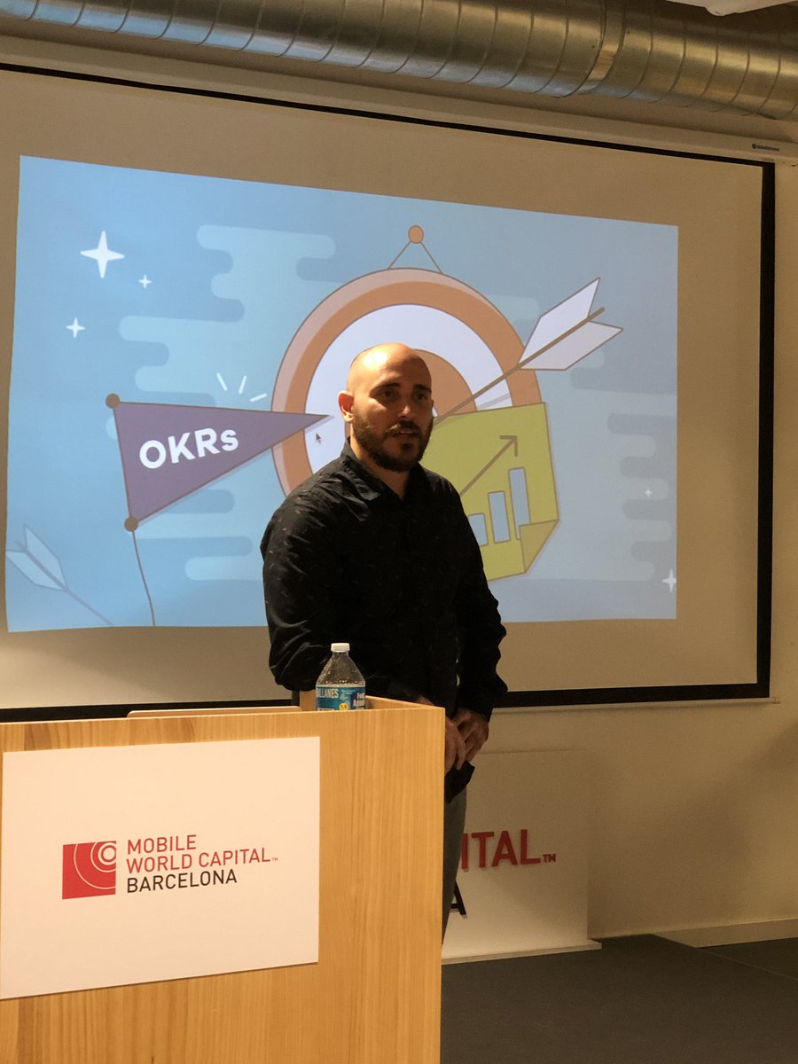 teamsthatexcel's tweet photo. @jrhuerta nos explica de qué manera pueden las organizaciones superar las barreras y crecer sin perder la agilidad. #teamsthatexcel https://t.co/WMvL6819k4