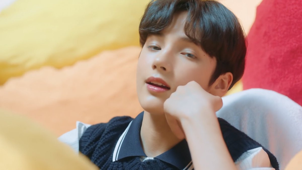 uhujiso's tweet image. admitamos que hueningkai nos voló la tanga a todes, gmhmgh sí. 

#CatAndDog #CatAndDogOutNow 🖤