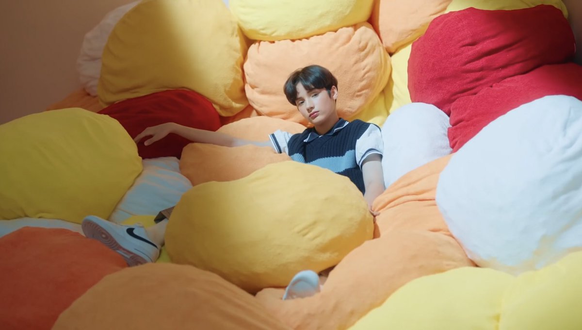 uhujiso's tweet image. admitamos que hueningkai nos voló la tanga a todes, gmhmgh sí. 

#CatAndDog #CatAndDogOutNow 🖤