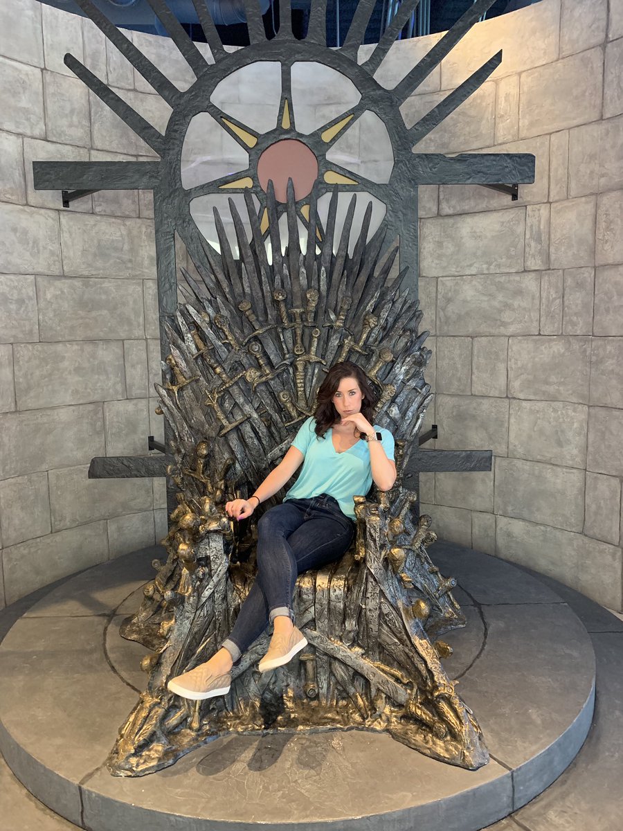 KirstieJean23's tweet photo. What would you do for the Throne? 👑 #GameOfThrones #gotatt #att https://t.co/icH5Cy0Mbt