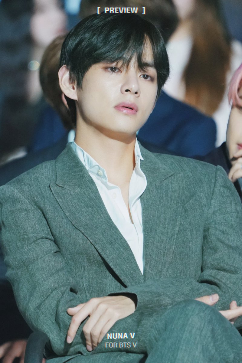 _nuna_V's tweet photo. [PREVIEW] 190424 더팩트뮤직어워즈
앉아있는 것도 어쩜 이렇게 멋있어ㅠㅠ
#태형 #방탄소년단뷔 #BTSV #Taehyung 
#BBMAsTopSocial BTS @BTS_twt https://t.co/F06DBjGr4B