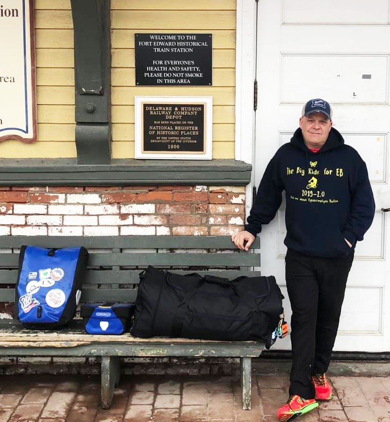 debraOfAmerica's tweet photo. Robb Freed’s @TheBigRideforEB 2019 - 2.0 has officially started! For the next 7 months, Robb will be cycling across the U.S. in memory of his son to share hope, spread awareness, and raise funds to support the EB Community. Support his efforts: https://t.co/nAWPNQ4xQc https://t.co/34a3Sb8wd9